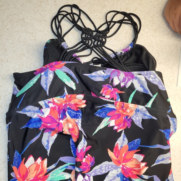 Women's 18 bathing suite top - Picture 2 of 2